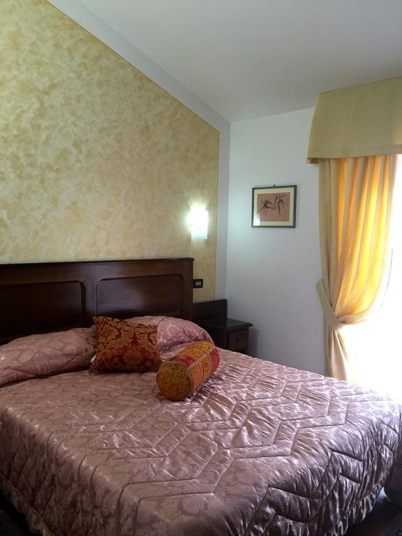Hotel Ristorante Al Brunello Di Montalcino Pokoj fotografie